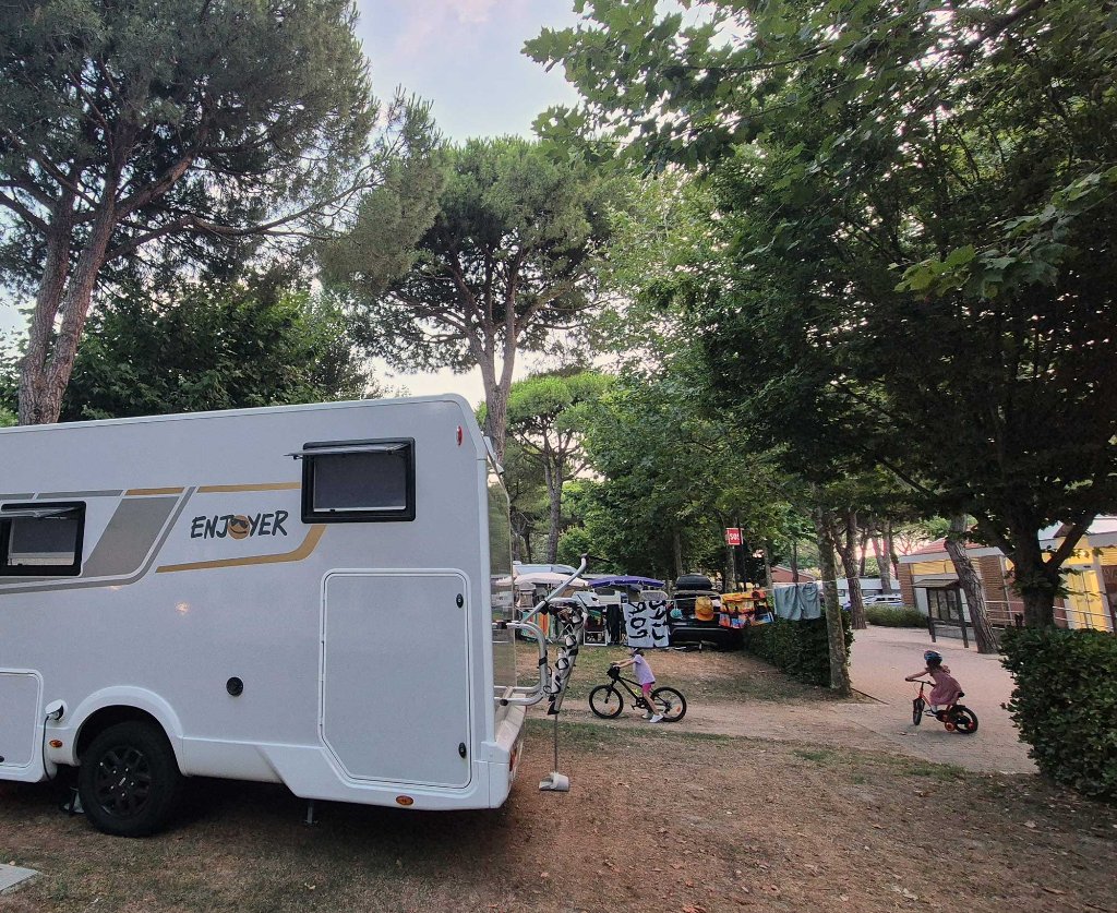 Karavan na ihrisku